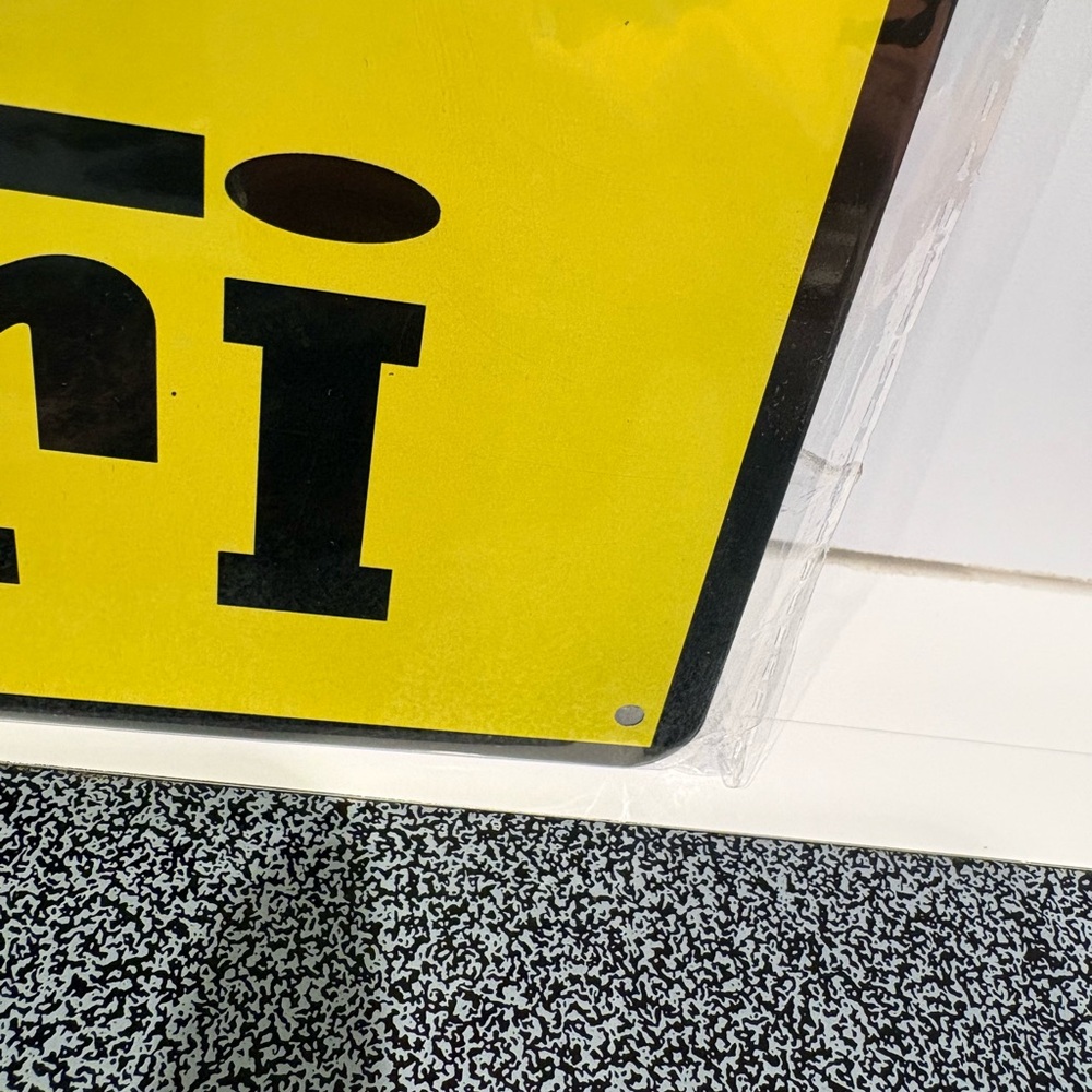 Ferrari Sign Iconic Logo Metal Never Opened - Picture 7 of 10